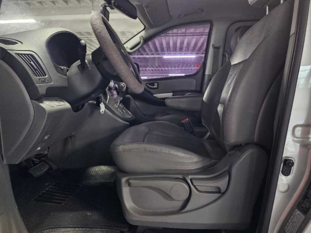 HYUNDAI Starex - Vista 5