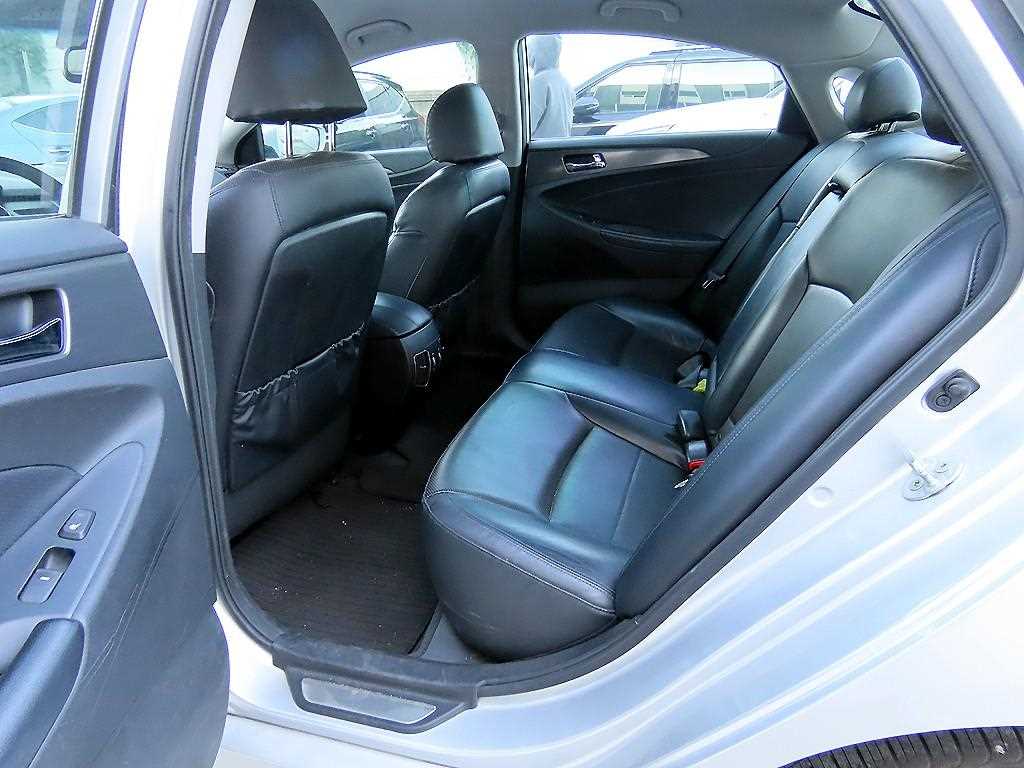 HYUNDAI Sonata - Vista 6