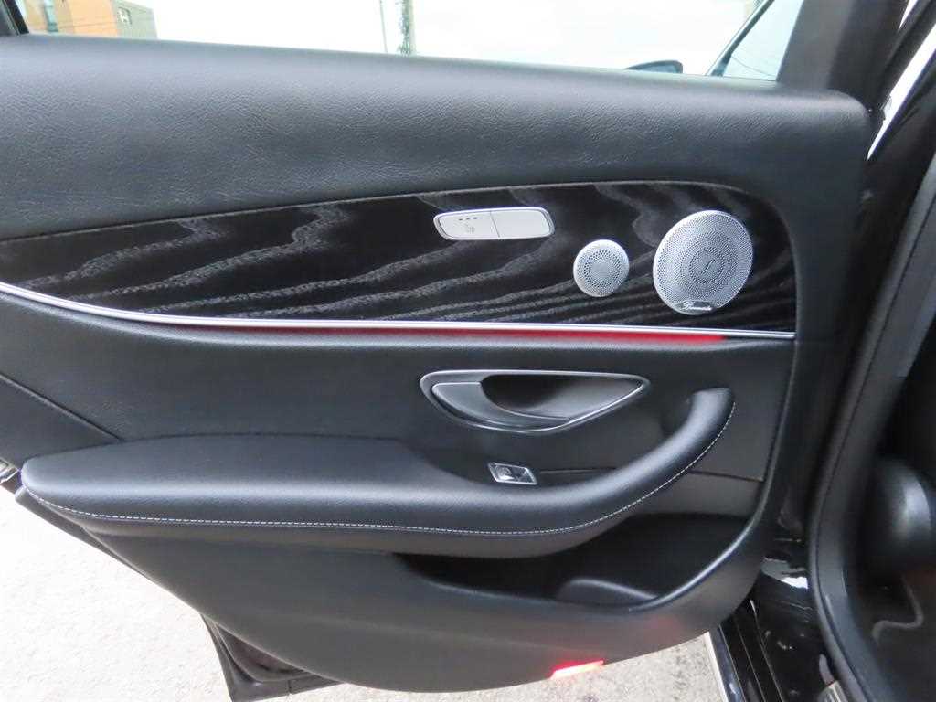 Mercedes Benz E class - Vista 7