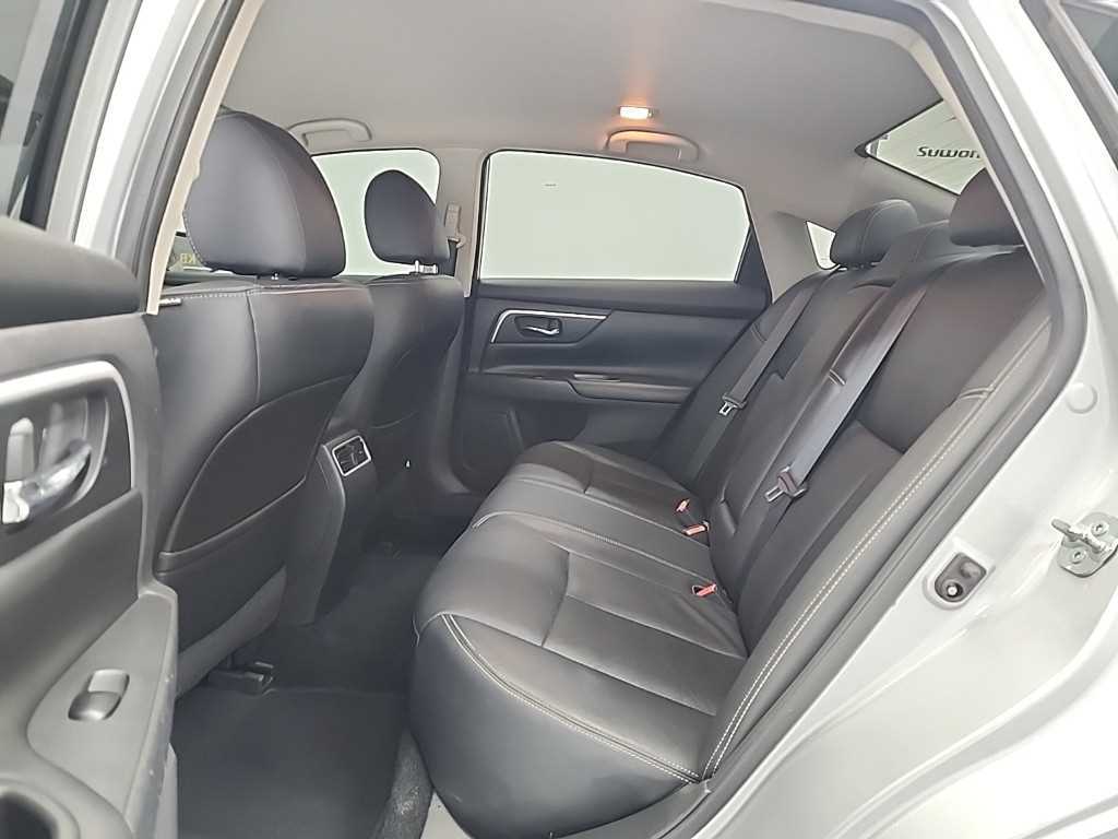 Nissan Altima - Vista 12