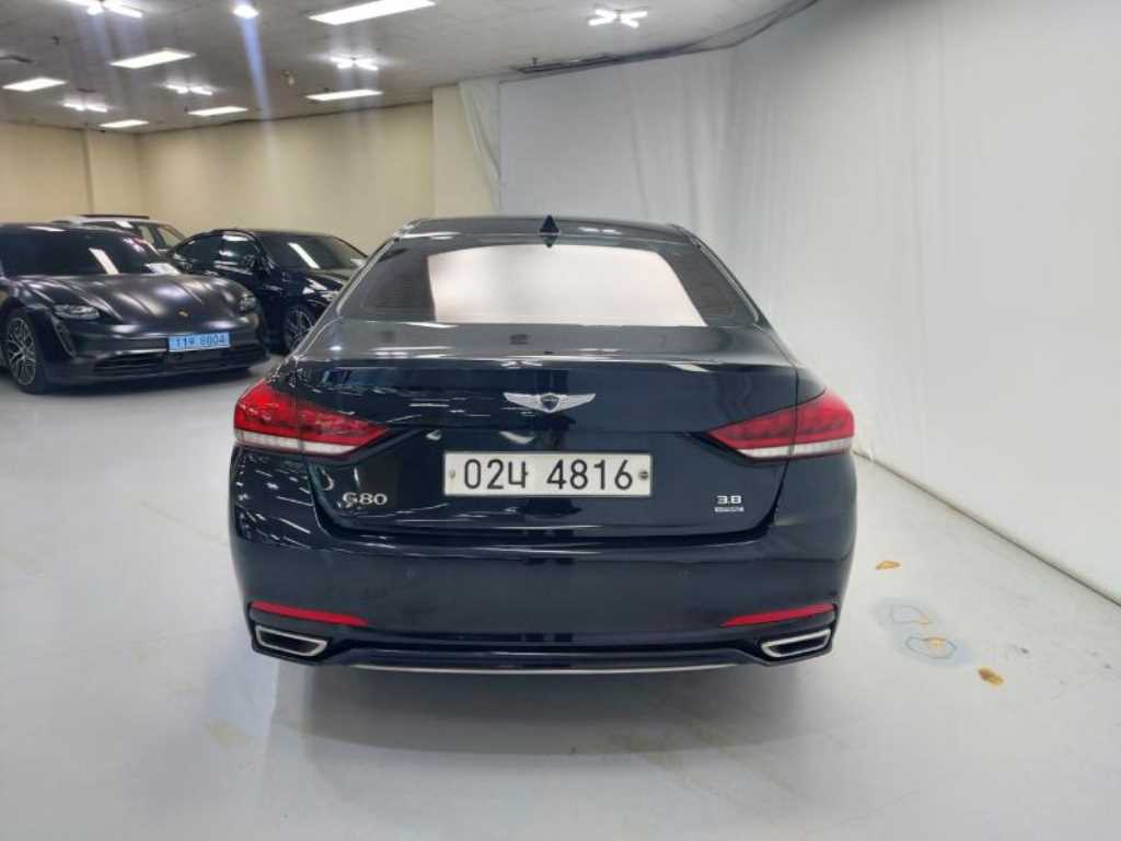 HYUNDAI Genesis - Vista 5