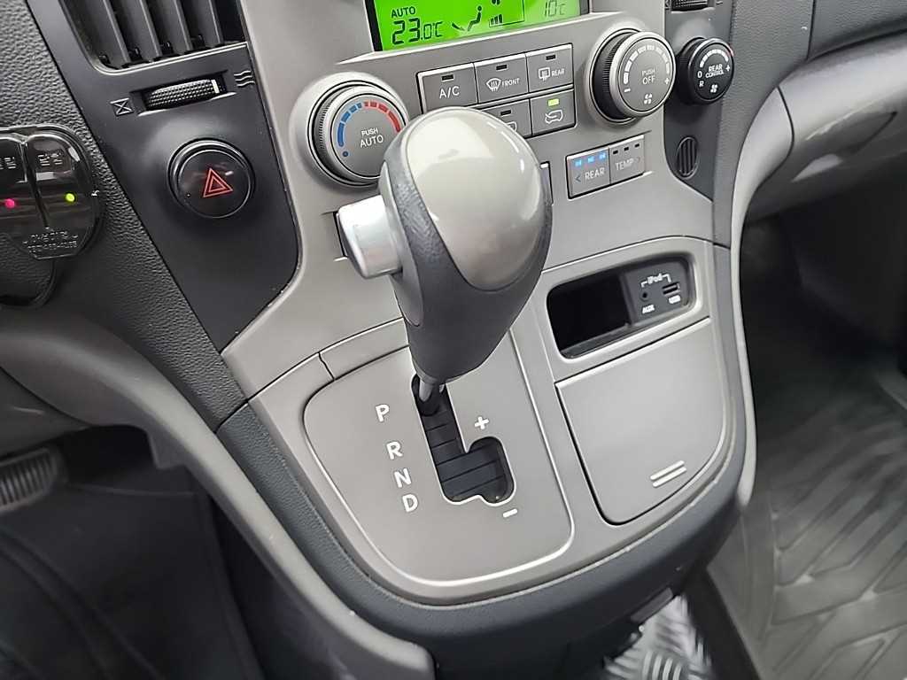 HYUNDAI Starex - Vista 8