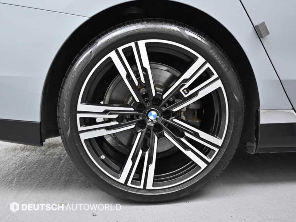 BMW 7 Series - Vista 5