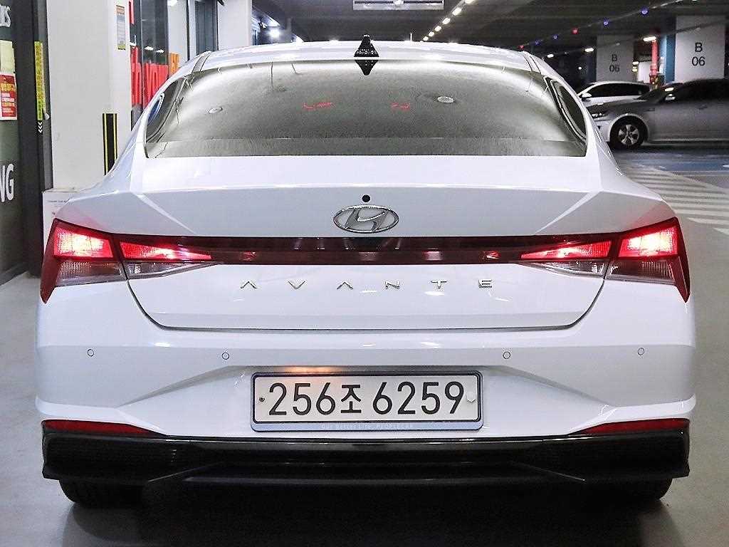 HYUNDAI Avante - Vista 5