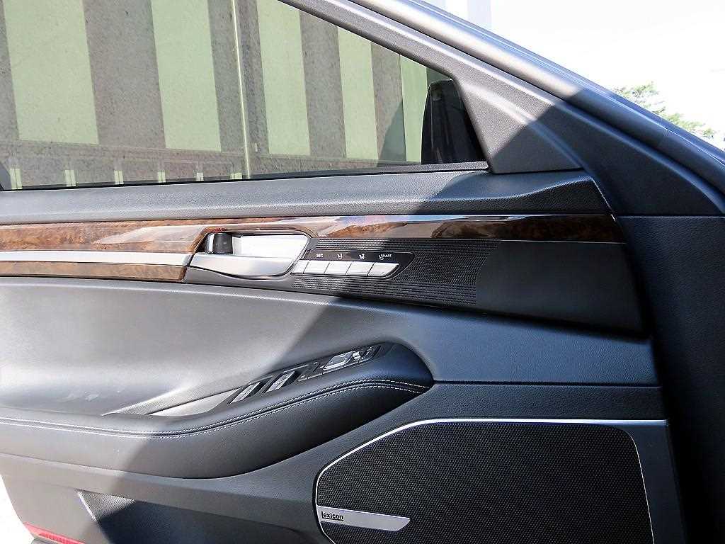 Genesis G90 - Vista 12