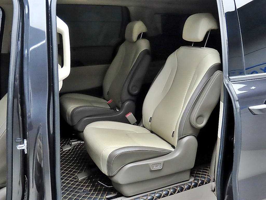 KIA Carnival - Vista 6