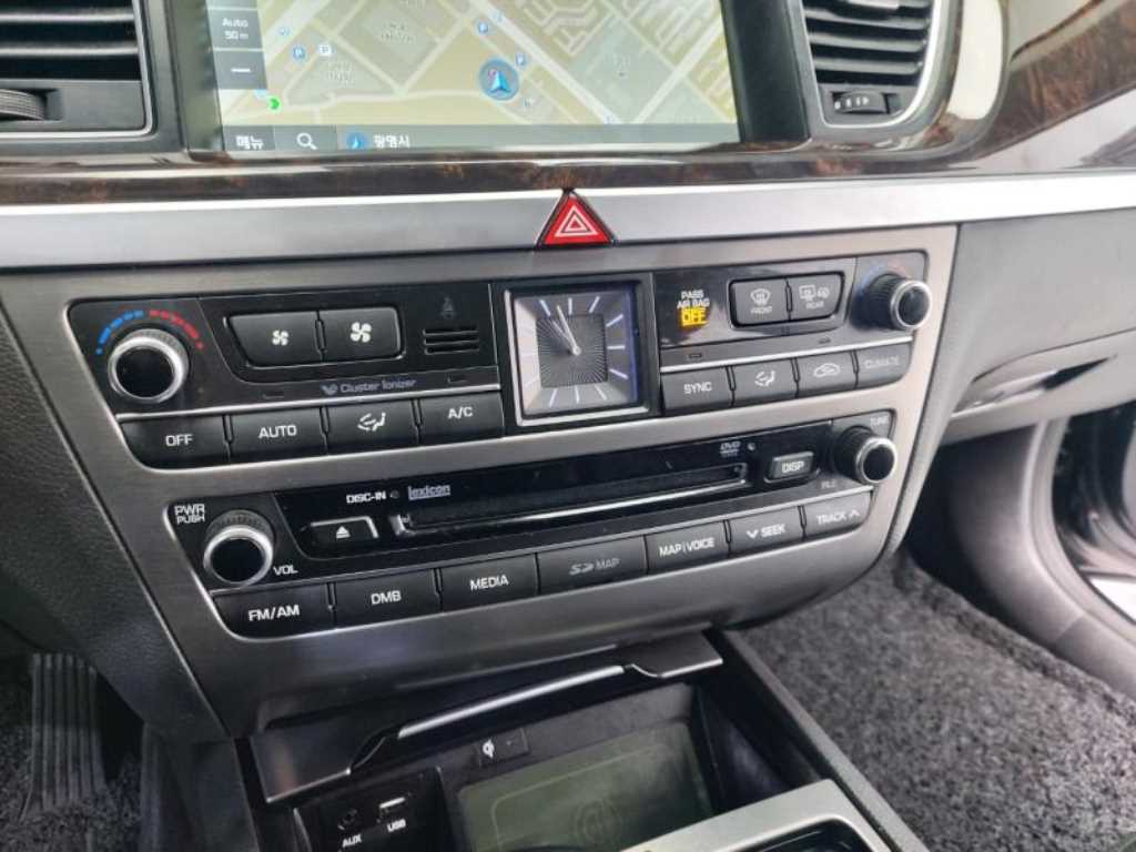 HYUNDAI Genesis - Vista 11