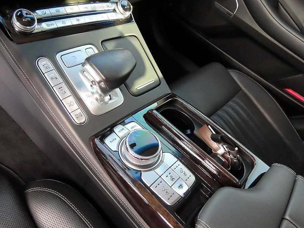 Genesis G90 - Vista 11