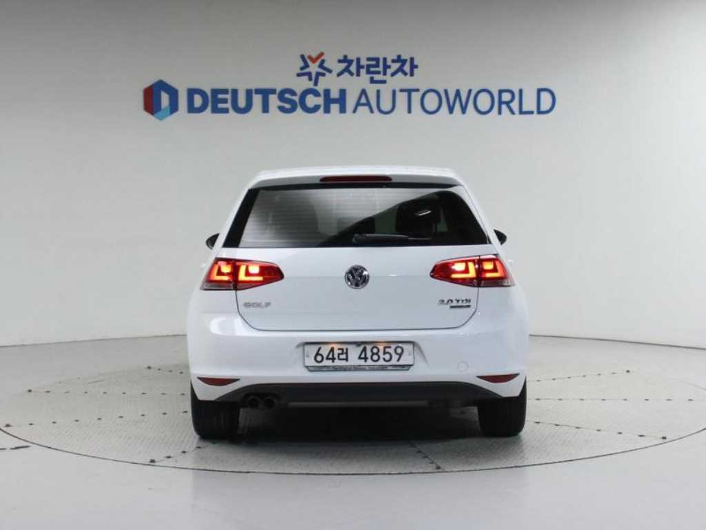 Volkswagen Golf - Vista 4