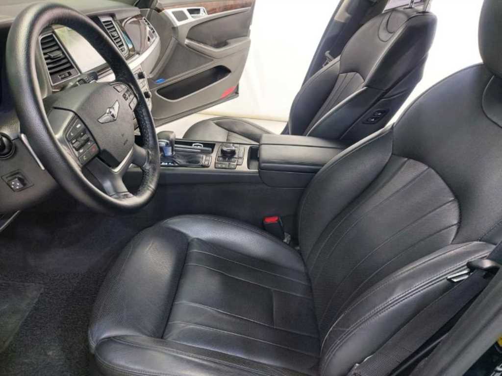 HYUNDAI Genesis - Vista 7