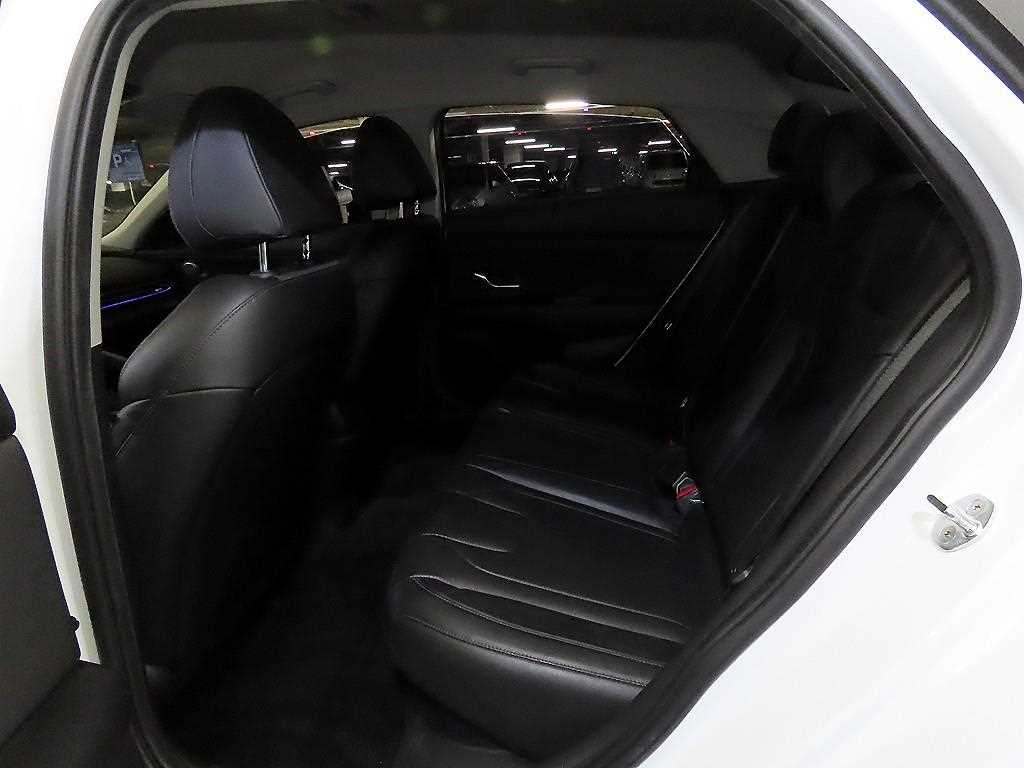 HYUNDAI Avante - Vista 7