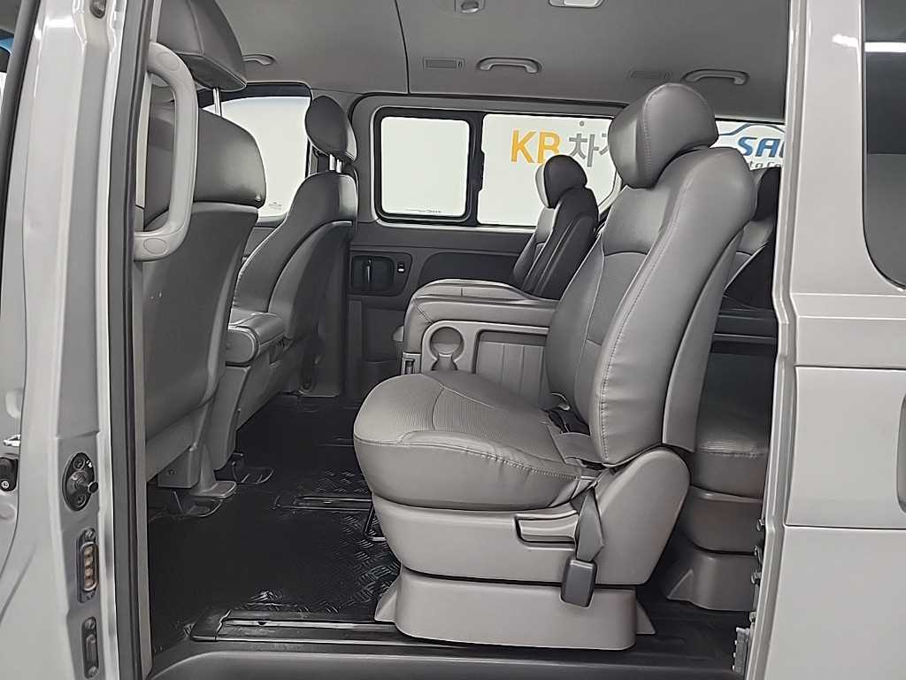 HYUNDAI Starex - Vista 12