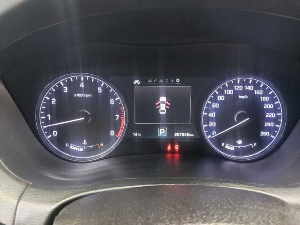 HYUNDAI Genesis - Vista 9