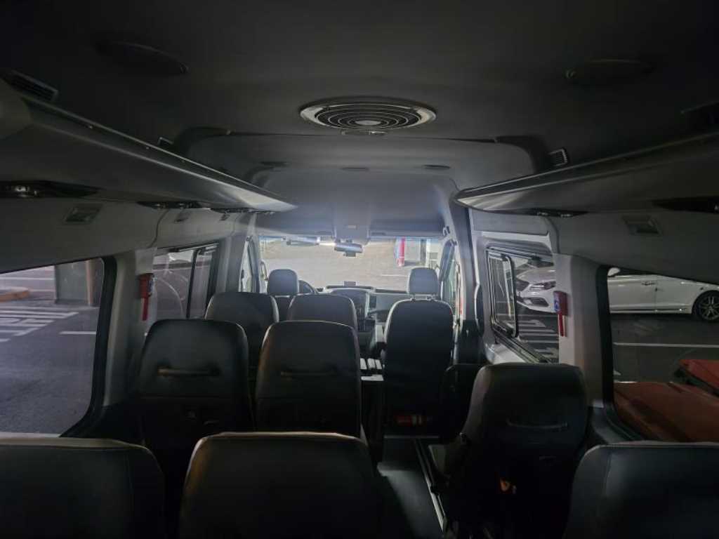 HYUNDAI Solati - Vista 9