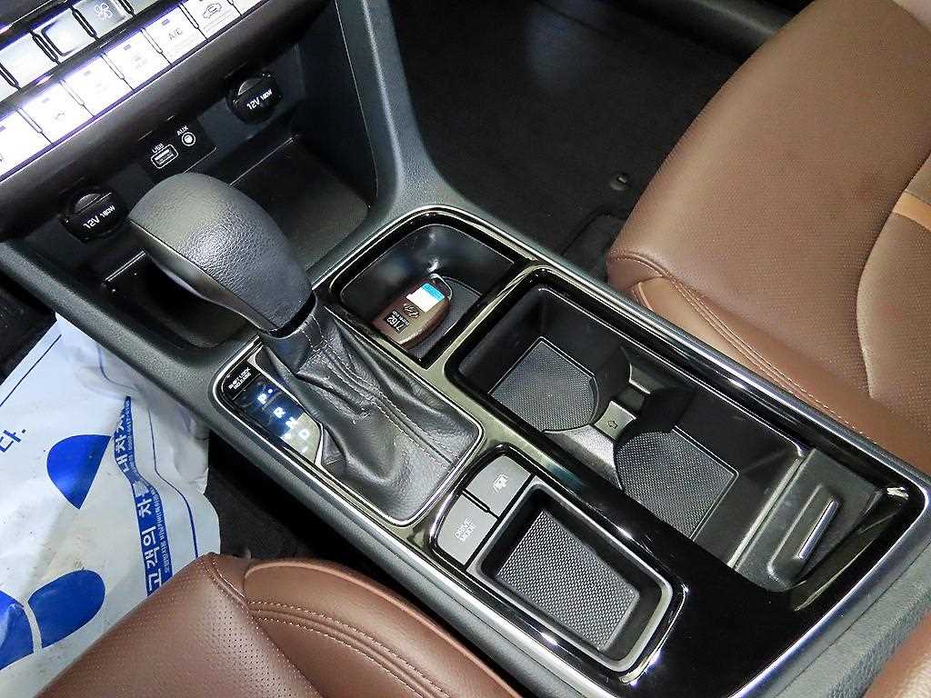 HYUNDAI Sonata - Vista 12