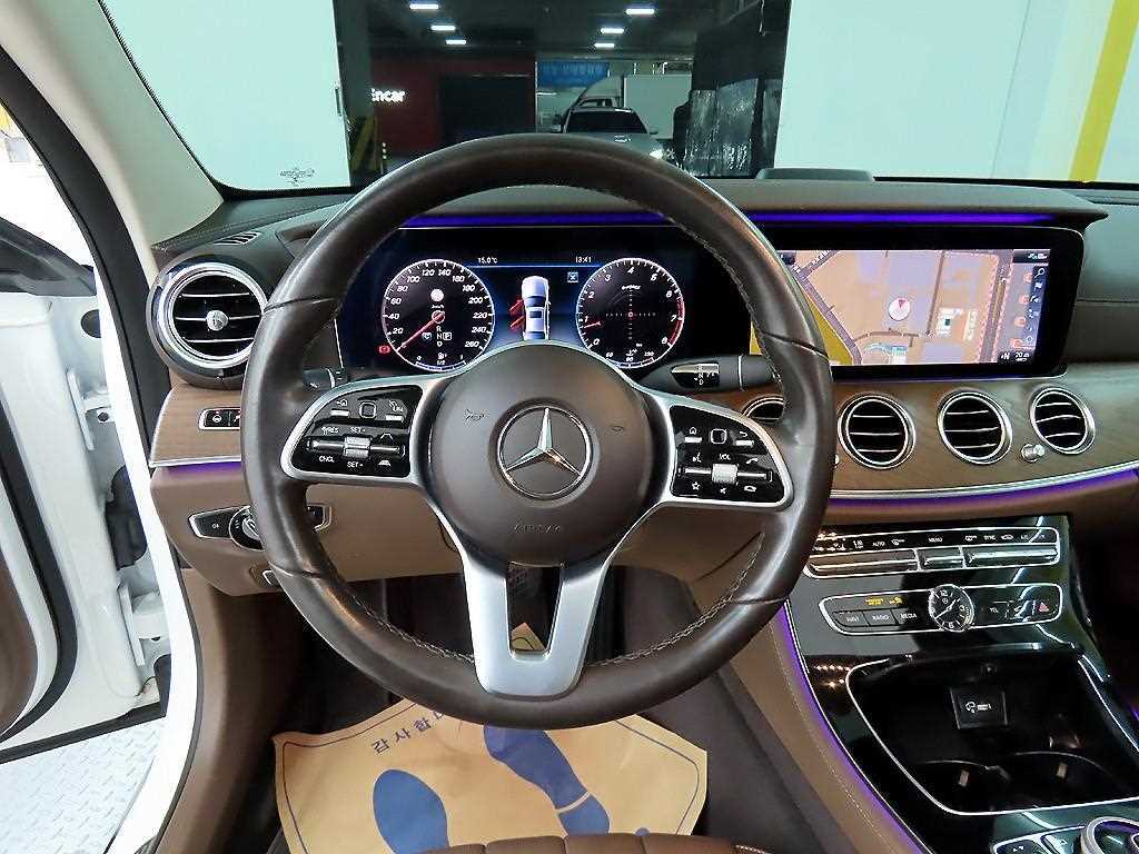 Mercedes Benz E class - Vista 9