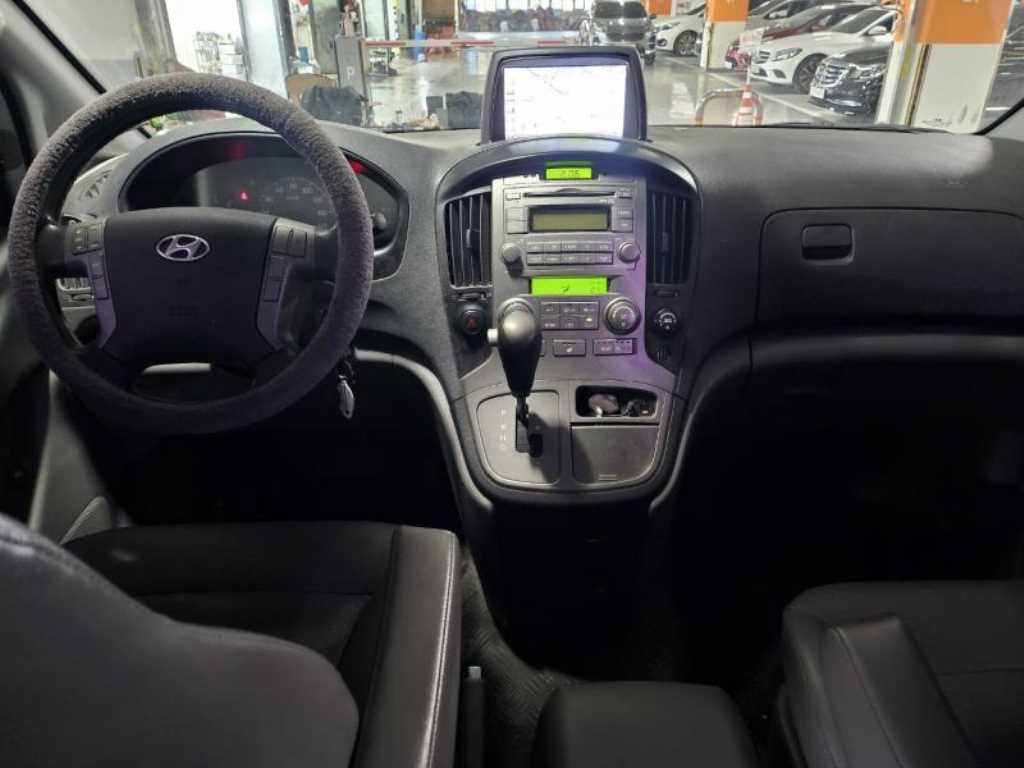HYUNDAI Starex - Vista 7