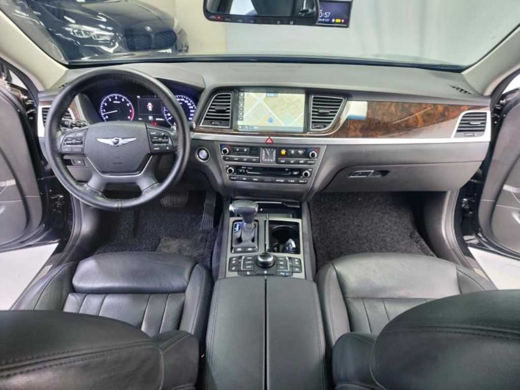 HYUNDAI Genesis - Vista 6