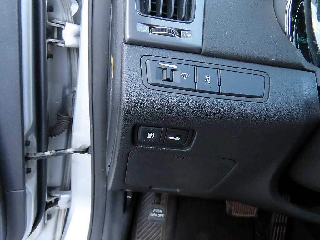 HYUNDAI Sonata - Vista 12