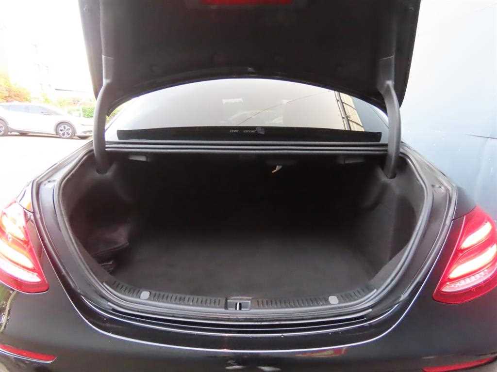 Mercedes Benz E class - Vista 5