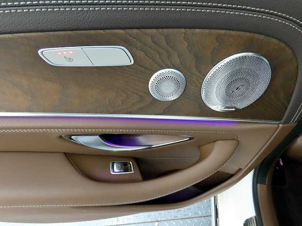 Mercedes Benz E class - Vista 12