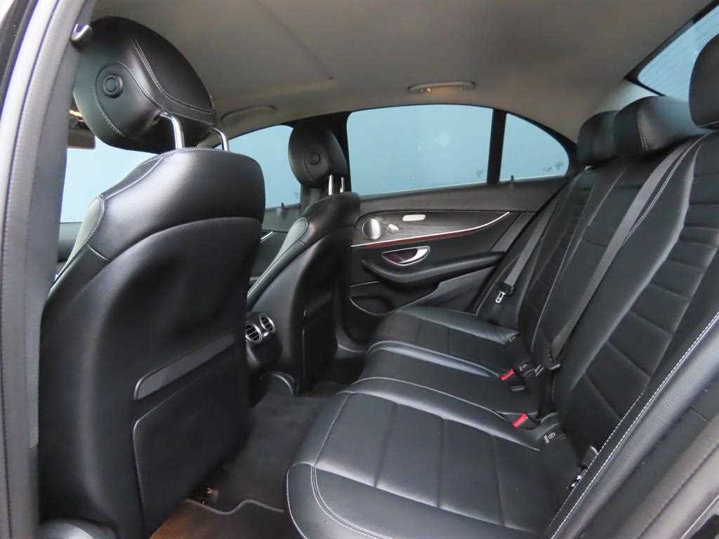 Mercedes Benz E class - Vista 8