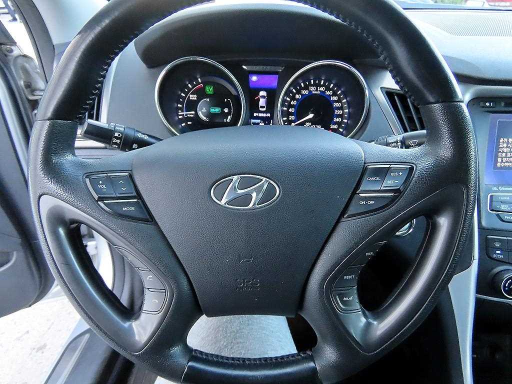 HYUNDAI Sonata - Vista 8