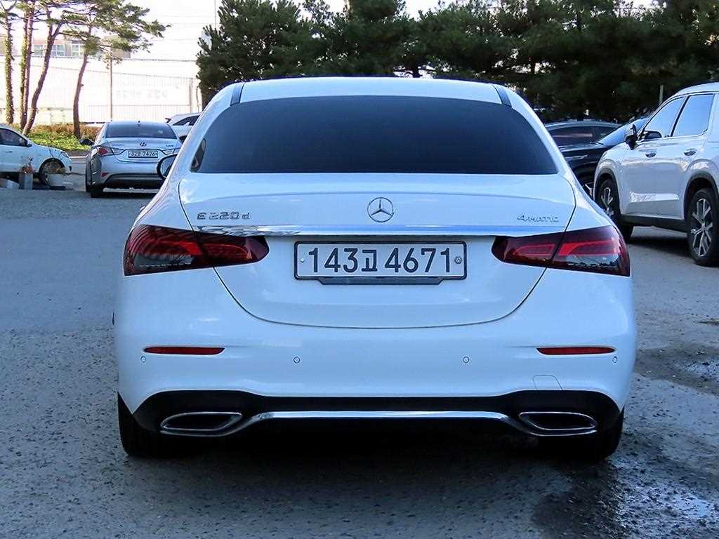 Mercedes Benz E class - Vista 4