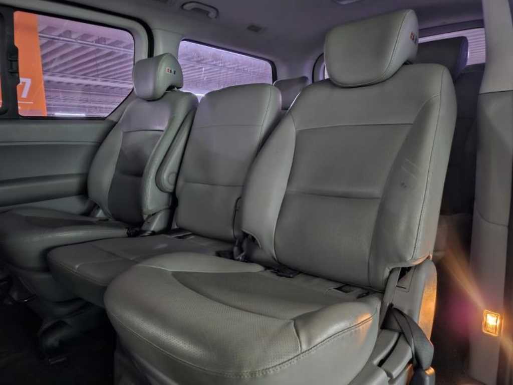 HYUNDAI Starex - Vista 6