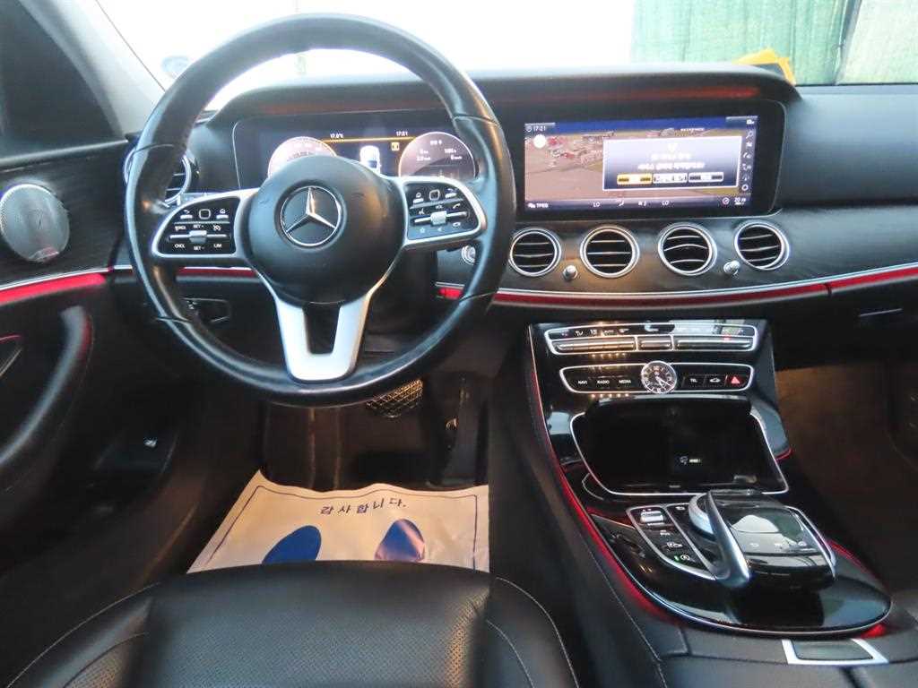 Mercedes Benz E class - Vista 10