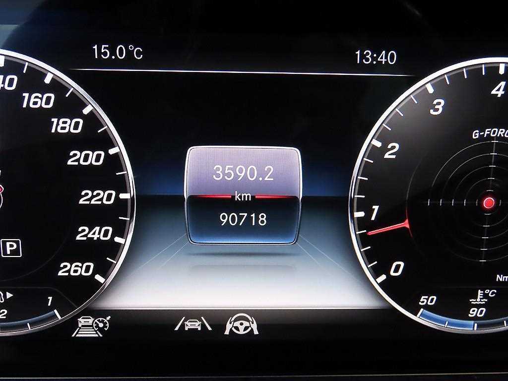 Mercedes Benz E class - Vista 8