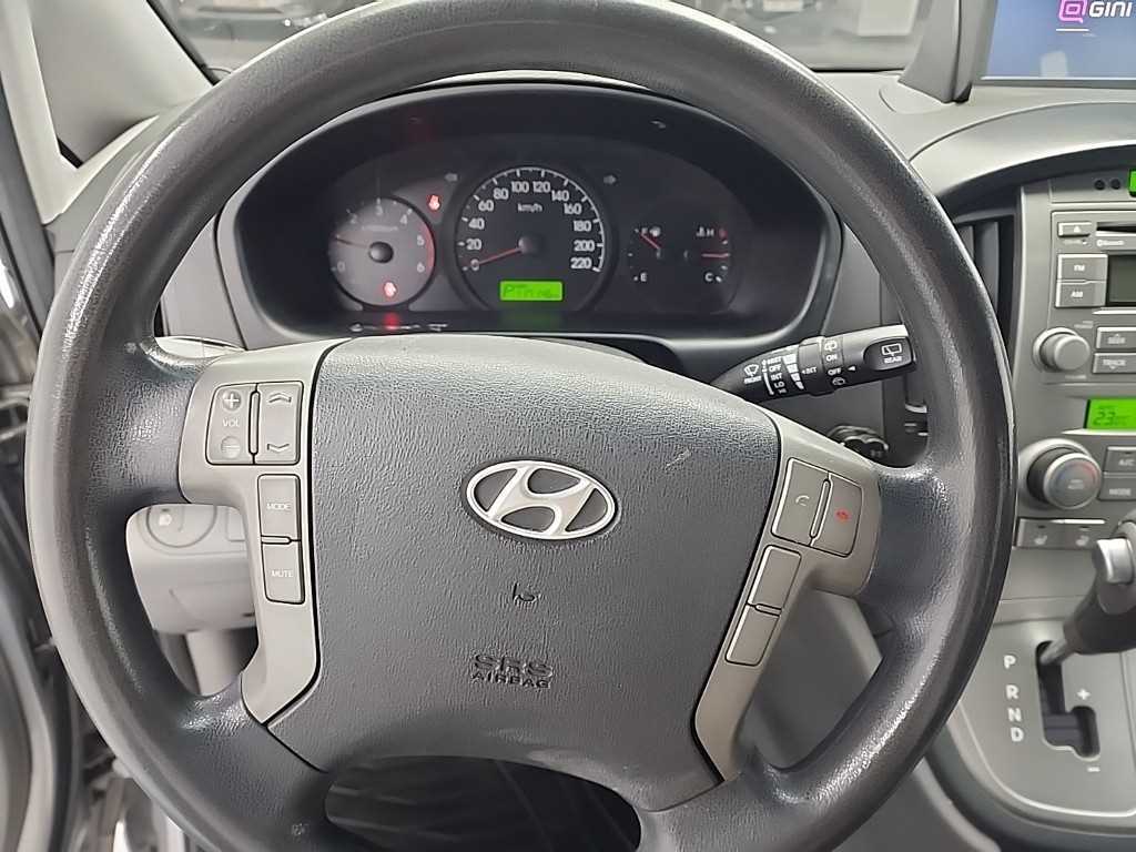 HYUNDAI Starex - Vista 9