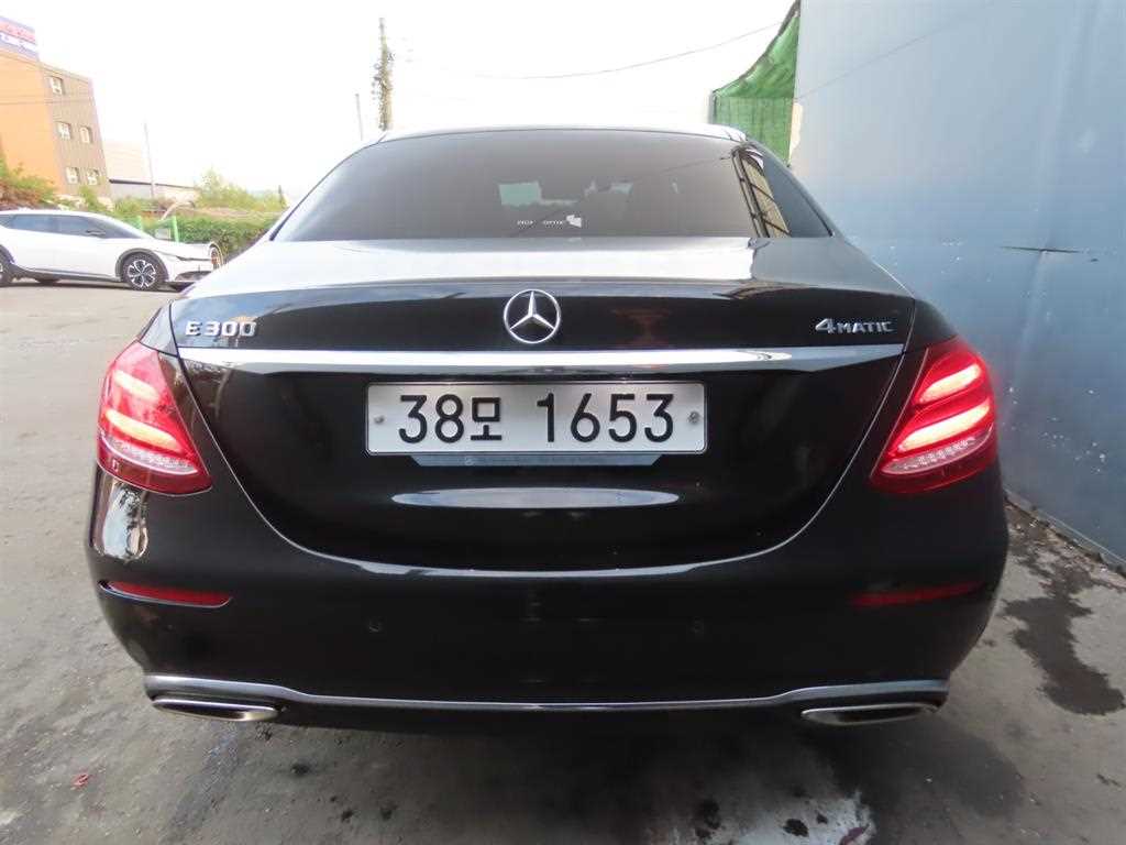 Mercedes Benz E class - Vista 4