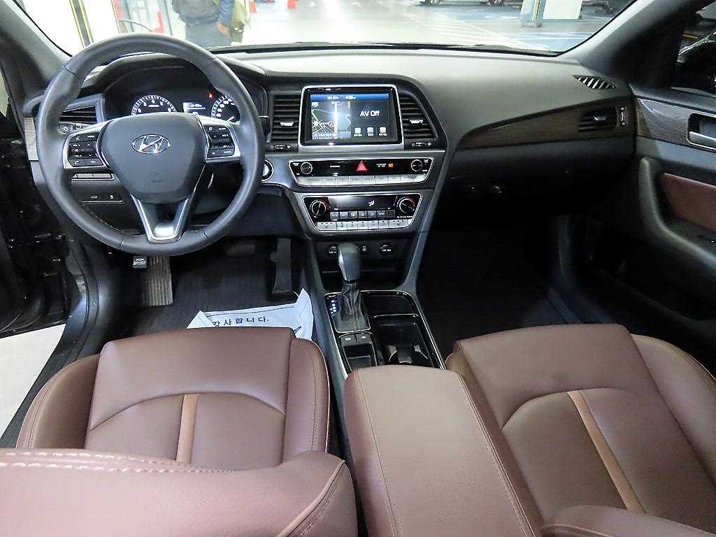 HYUNDAI Sonata - Vista 10