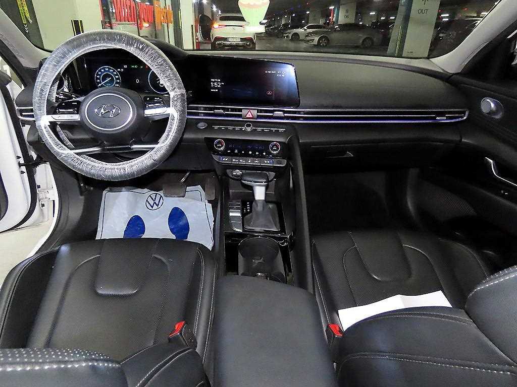 HYUNDAI Avante - Vista 10