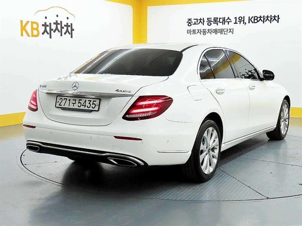 Mercedes Benz E class - Vista 4