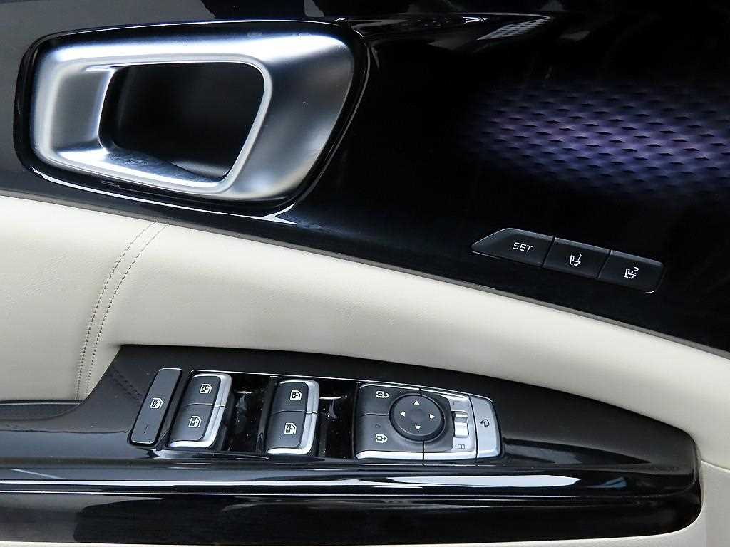 KIA Carnival - Vista 11