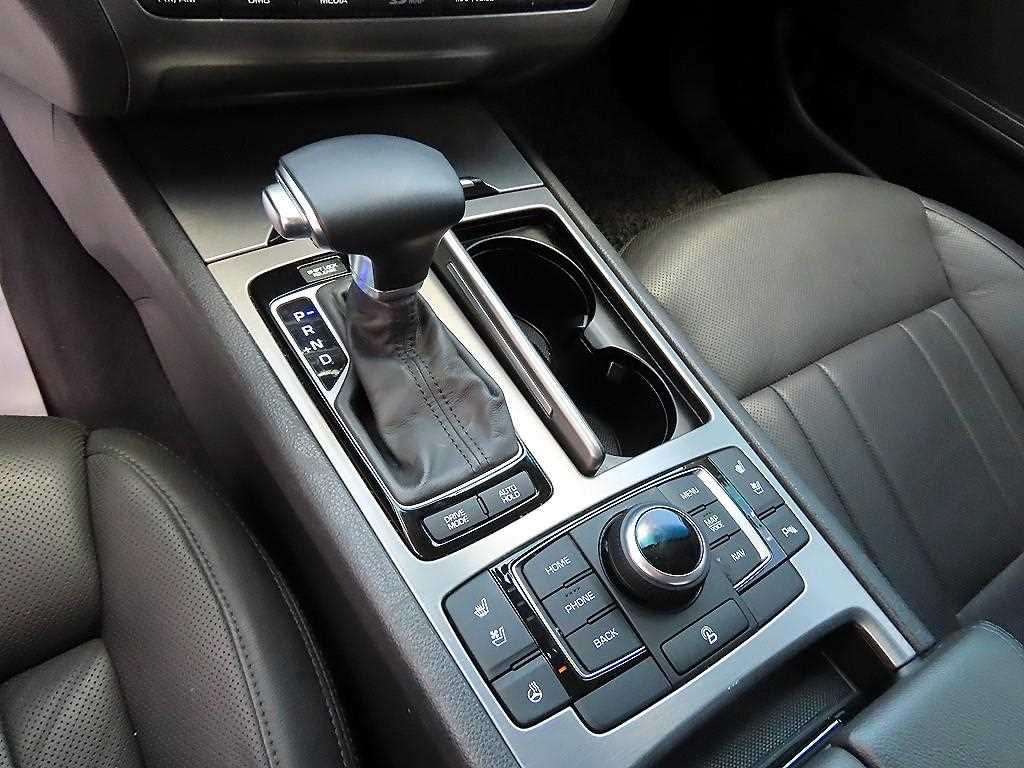 HYUNDAI Genesis - Vista 11