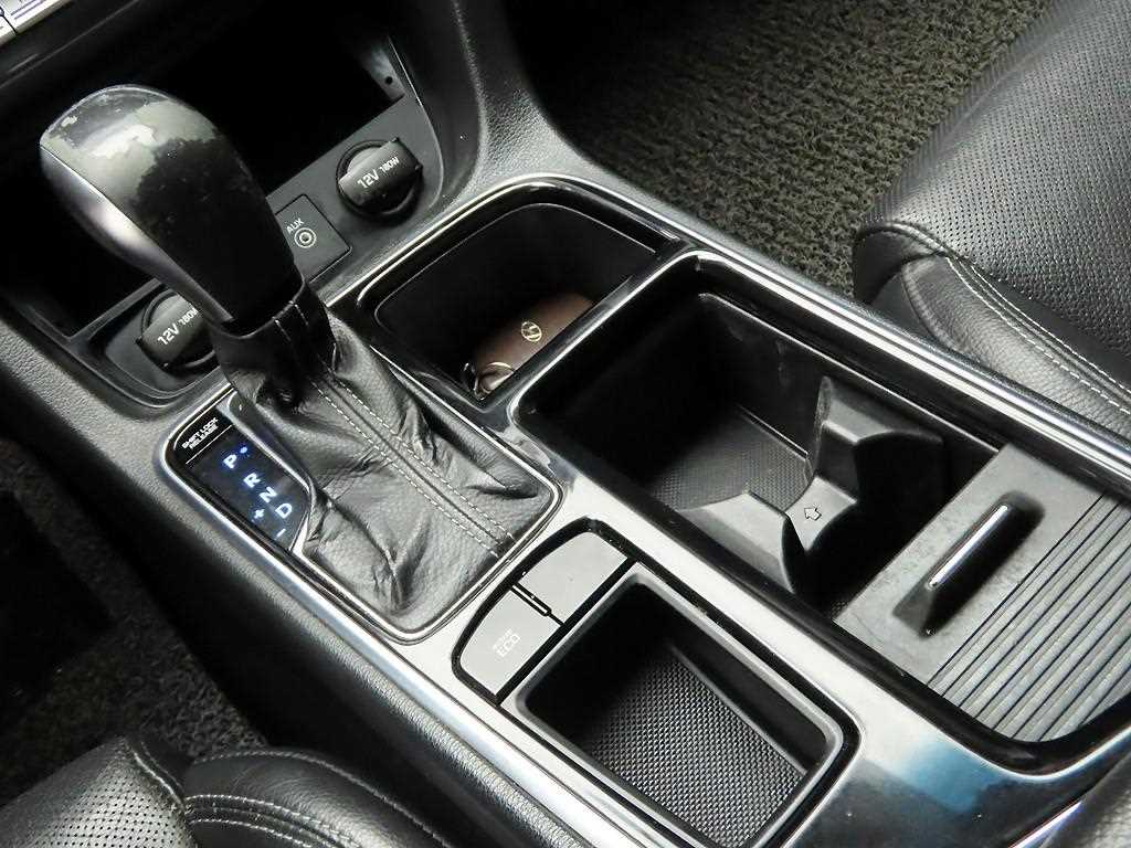 HYUNDAI Sonata - Vista 11