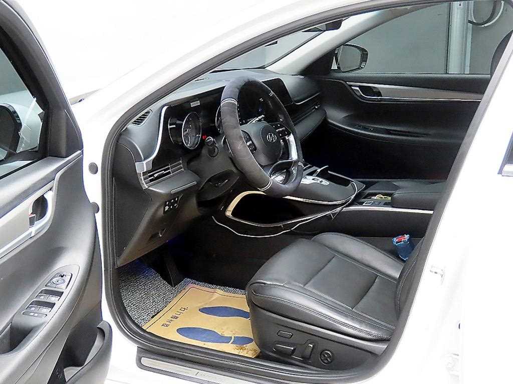 HYUNDAI Grandeur - Vista 5