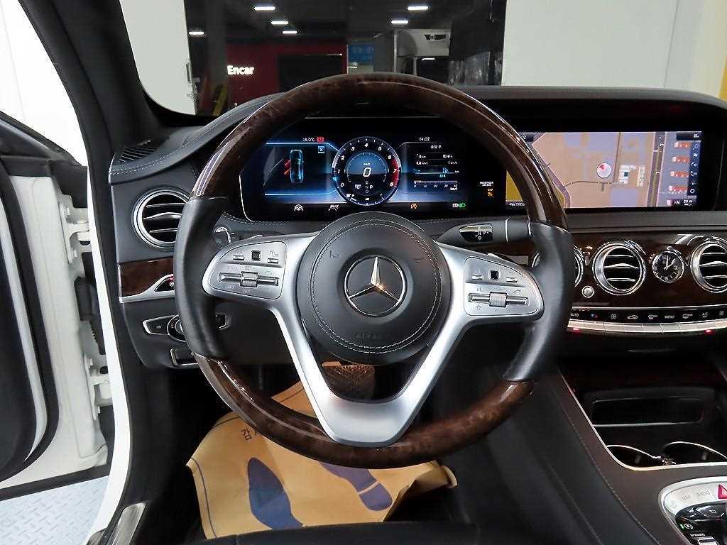 Mercedes Benz S Class - Vista 9