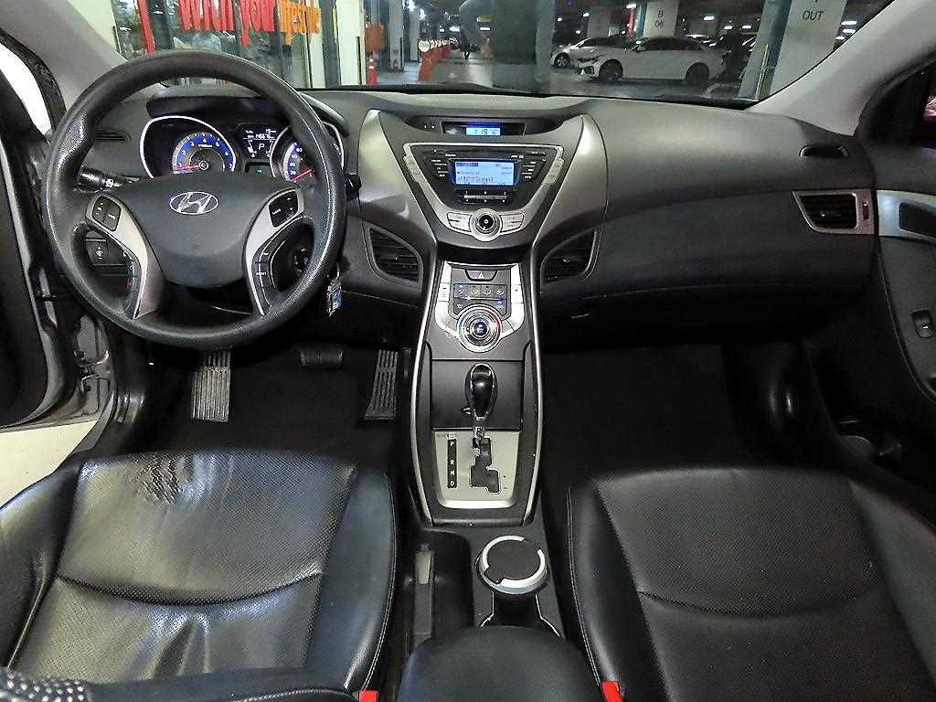 HYUNDAI Avante - Vista 8