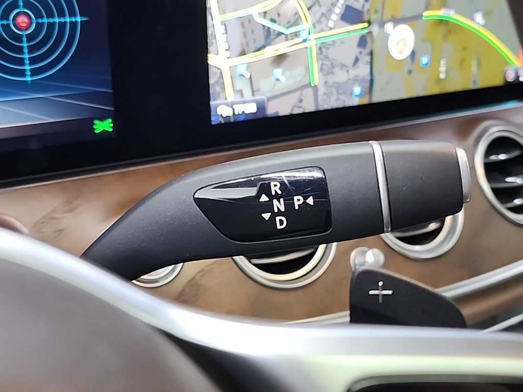 Mercedes Benz E class - Vista 8