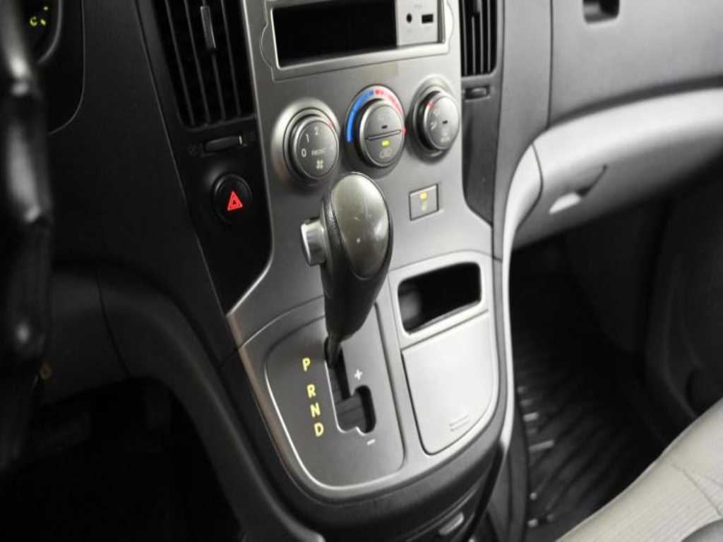 HYUNDAI Starex - Vista 9