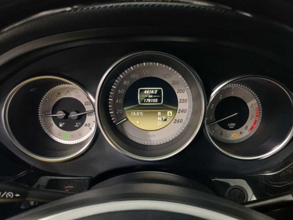 Mercedes Benz CLS Class - Vista 12