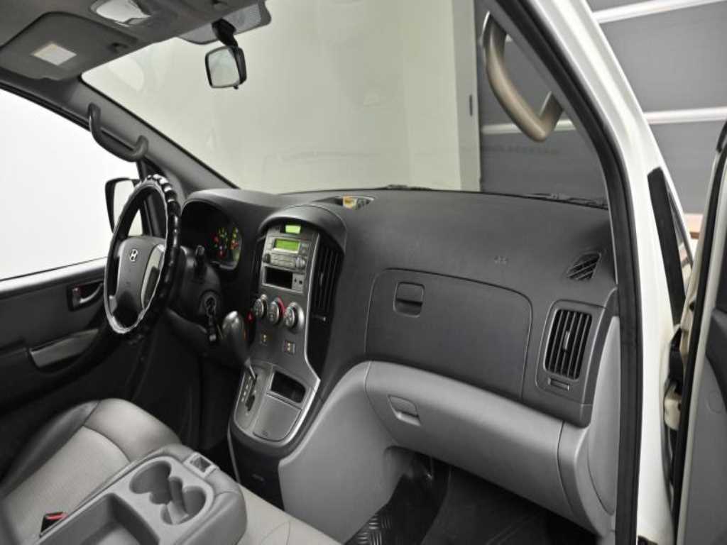 HYUNDAI Starex - Vista 7