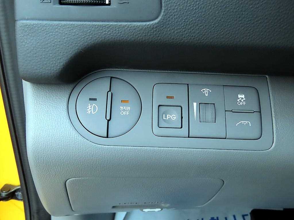 HYUNDAI Starex 2019 Amarillo - Importación desde Corea - HF Imports Iquique - Foto 13