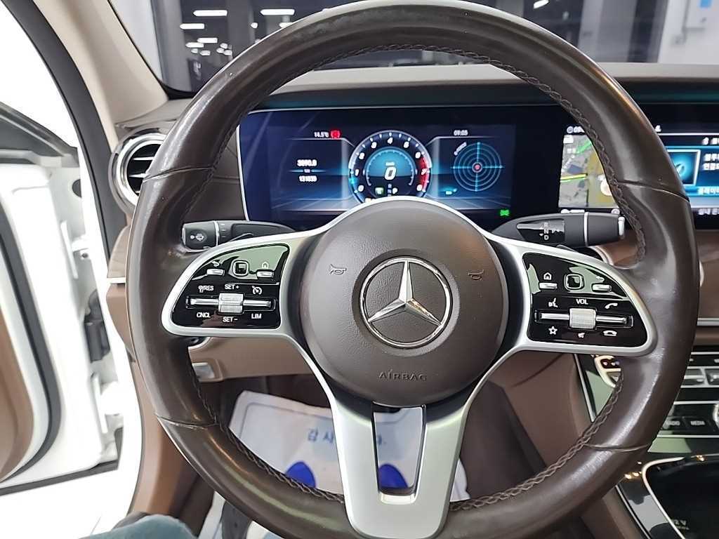 Mercedes Benz E class - Vista 9