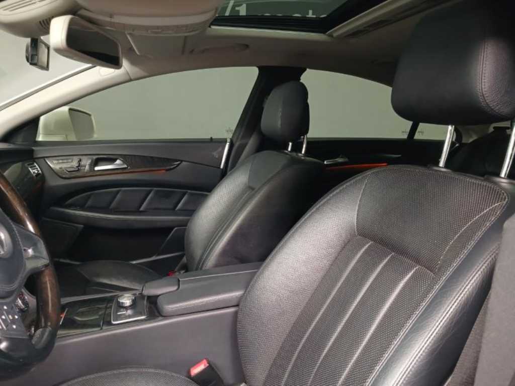 Mercedes Benz CLS Class - Vista 7
