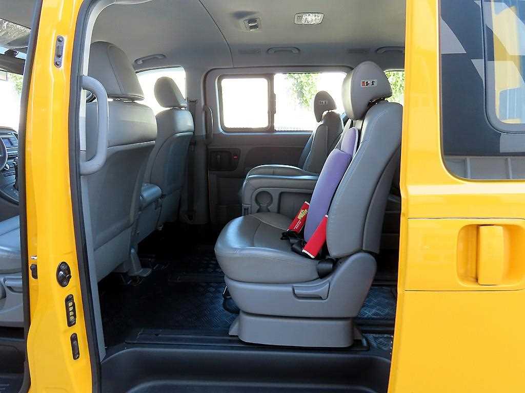 HYUNDAI Starex - Vista 6